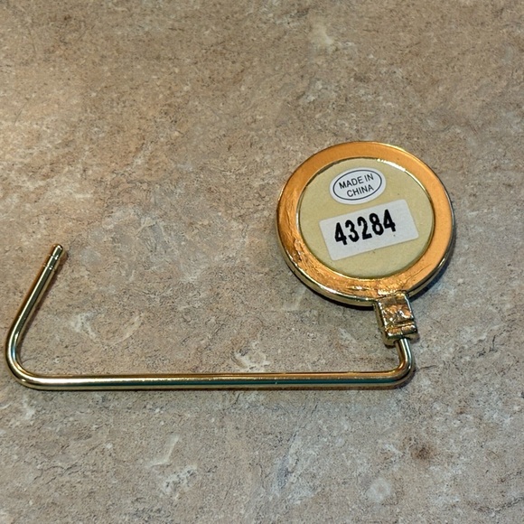 PURSE HOOK- PRETTY Vintage TABLE PURSE HOOK Floral Design. Gold Tone 3"L - Picture 3 of 4